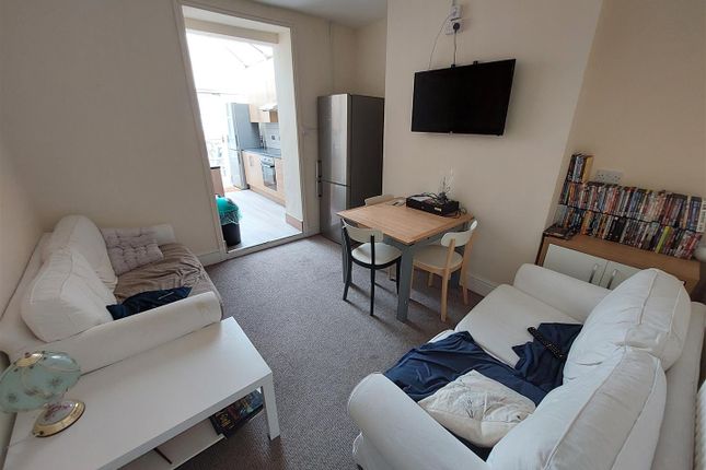 3, Topaz Street, Cardiff photo 2