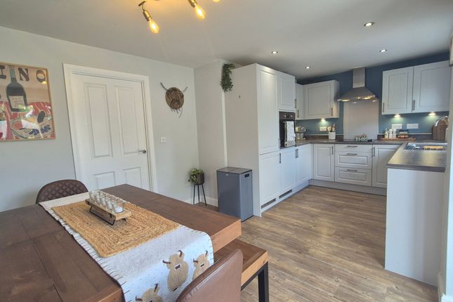 35 Moon Avenue, Coalville photo 2