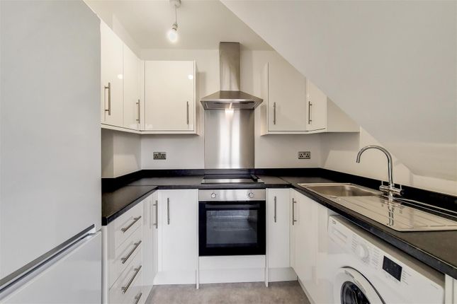 Flat to rent in Discovery House, Poplar