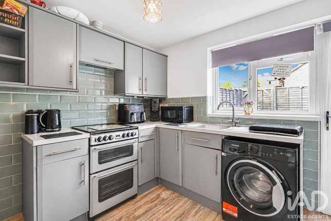 19, Charleston Avenue, Basildon photo 3