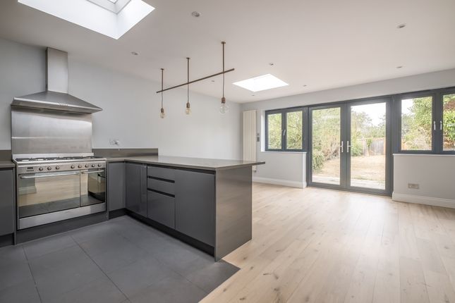 191, Burntwood Lane, London photo 4