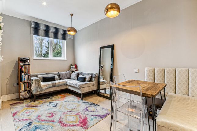 Flat to rent in Earlsfield Road, Wandsworth Common