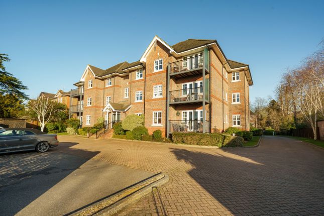 Flat for sale in Ray Park Avenue, Maidenhead