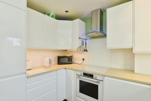 Maisonette for sale in Mossmans Close, Bletchley, Milton Keynes, Buckinghamshire