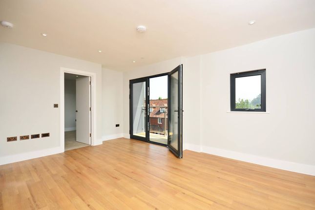 Lavender Park Road, West Byfleet photo 2