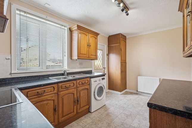 8 Touchhill Crescent, Stirling photo 4