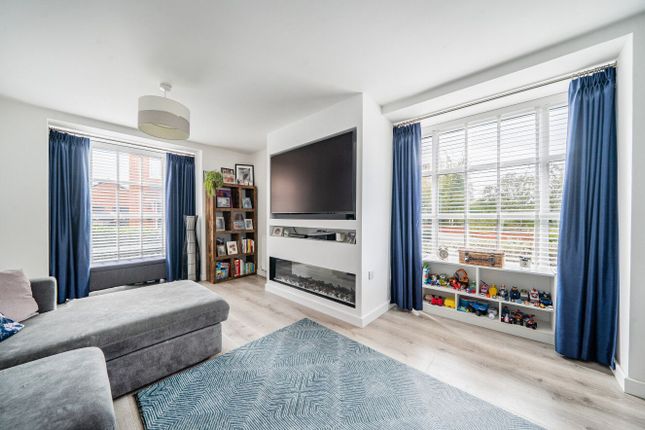 35 Ifould Crescent, Wokingham photo 4