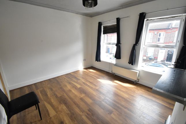 Terraced house to rent in Butlin Road, Luton, Bedfordshire