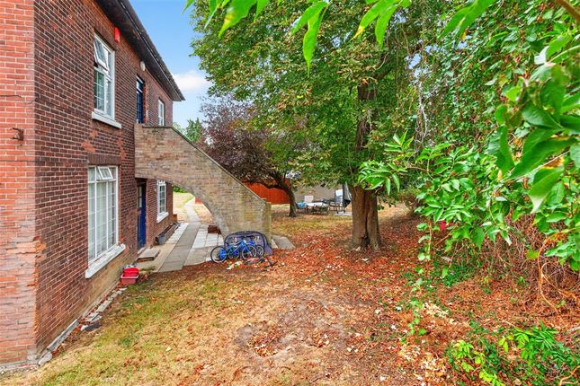 Astra Close, Hornchurch photo 5