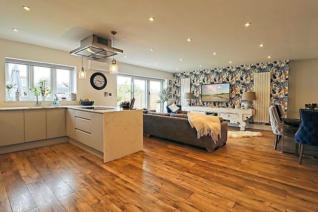 27, Watlington Road, Benfleet photo 2