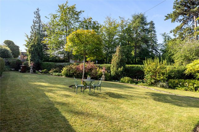 13, Warren Road, Surrey photo 3