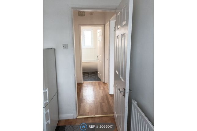 Thumbnail Flat to rent in Grosvenor Road, Greater London