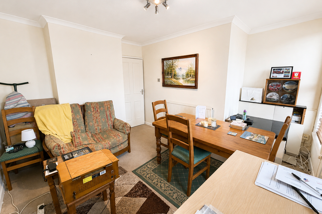 First floor flat, 70, Highland Road, Southsea photo 4