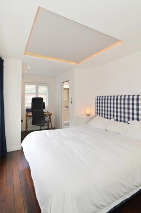 Town house for sale in Wapping High Street, Wapping