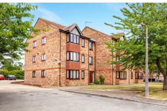 Thumbnail Flat for sale in Franklin Avenue, Slough