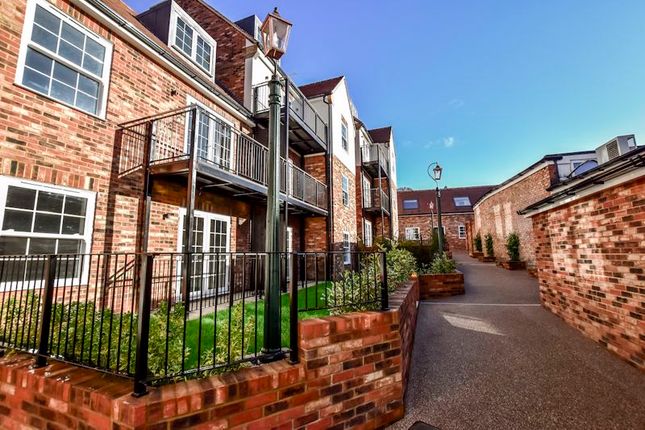 Thumbnail Flat to rent in High Street, Chesham