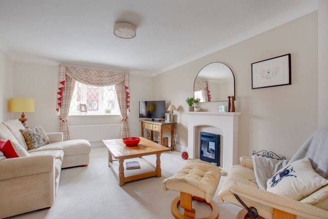 Town house for sale in Groves Close, Bourne End
