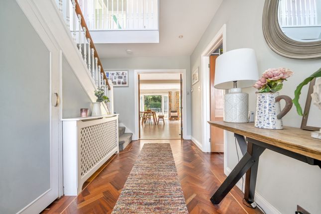 87 Orchard Drive, Horsell, Woking photo 4