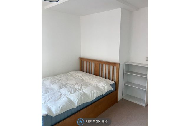 Flat, Black Prince Road, London photo 5