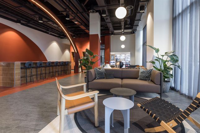 Lounge 1.Jpg