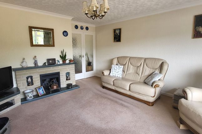 4 Cranwell Close, Leicester photo 2