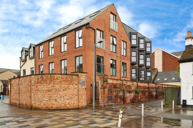 Thumbnail Flat for sale in Mariners Court, Gloucester, Gloucestershire