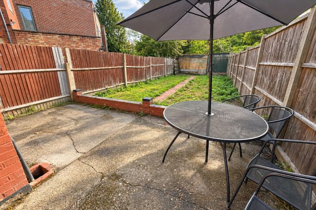 3, Larch Road, London photo 5