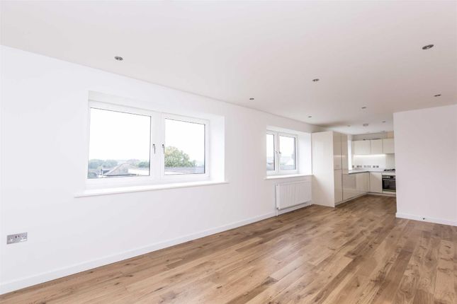 1-bed flat on 5, Hanover House, Essex, £275,000