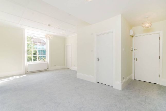 Flat to rent in Finchley Road, St Johns Wood, London