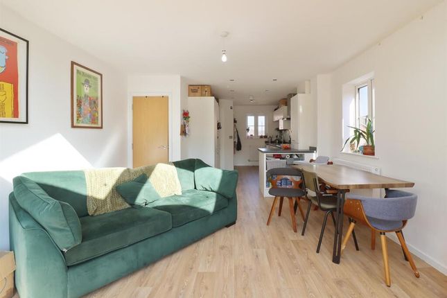 8, Curbar Rise, CHESTERFIELD photo 3