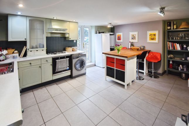 8, Glenview Terrace, Bradford photo 2