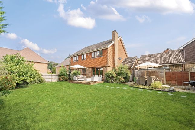 15, Oaklands, Leatherhead photo 2