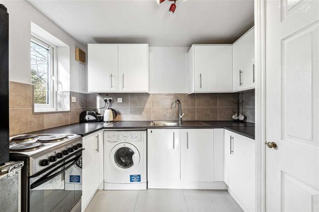 Flat for sale in Cumberland Place, London