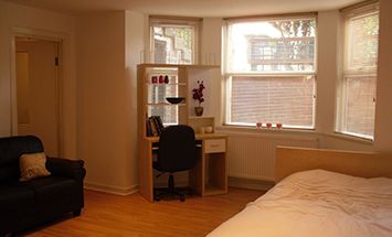 Thumbnail Flat to rent in Clarendon Road, Leeds