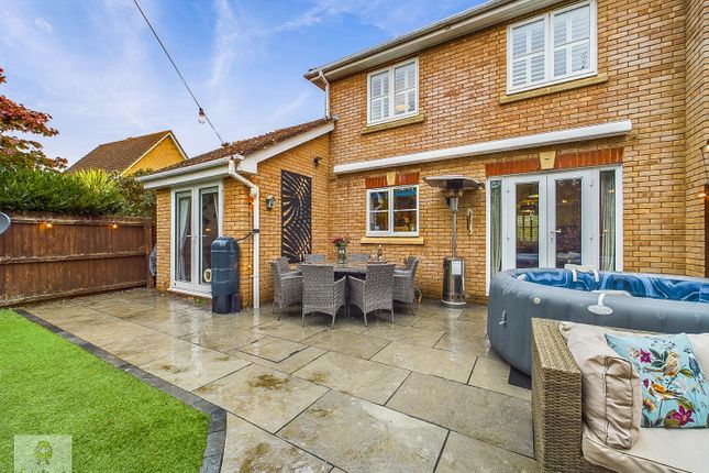 31, Willowherb Close, Chatham photo 2