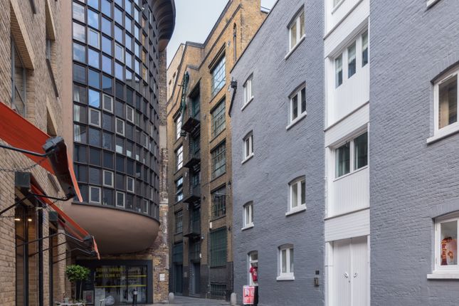 Flat for sale in Clink Street, London