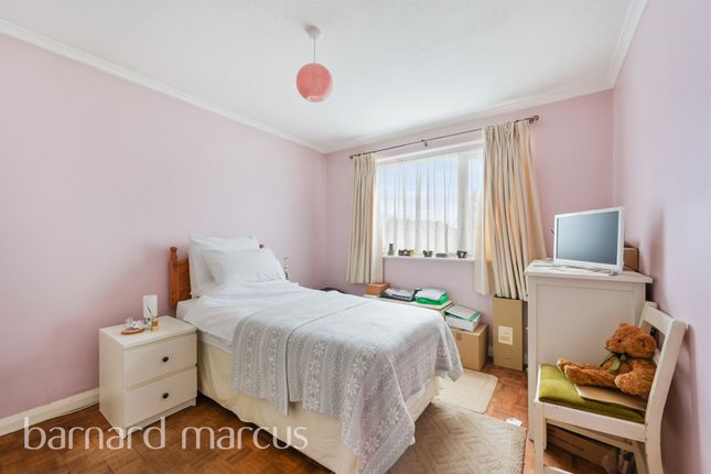 Detached bungalow for sale in Gladeside, Croydon