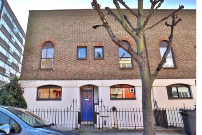 Thumbnail Room to rent in Castle Road, London
