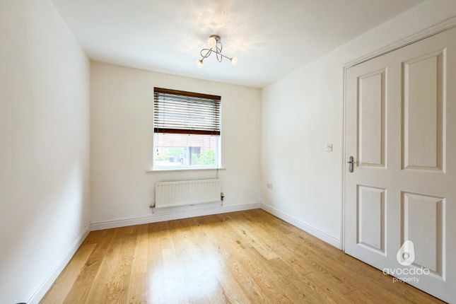 12, Pigeon Grove, Bracknell photo 4