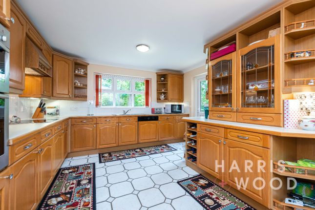 15 Langham Place, Highwoods, Essex photo 3