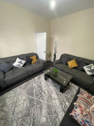 Aintree Avenue, London photo 4