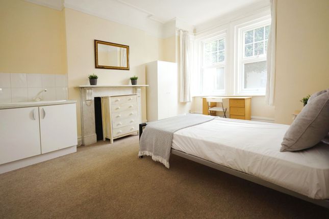 1 Windsor Road, Bournemouth photo 4