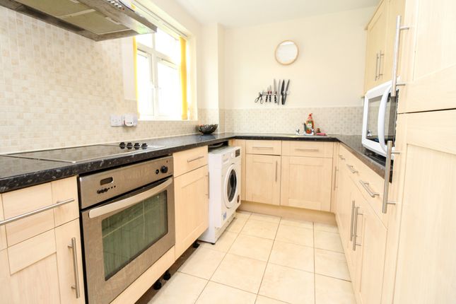 Flat for sale in Woodville Court, Warwick