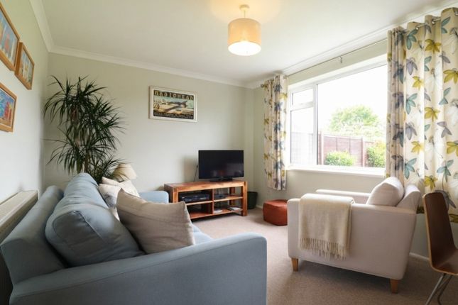 22, Laburnum Way, St Ives photo 4