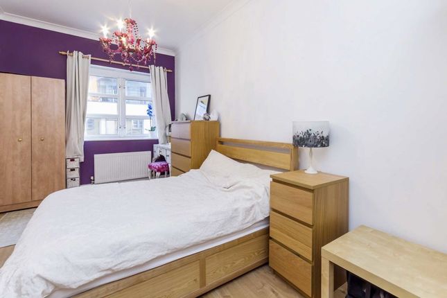 Flat 18, Albany Court, 18, Plumbers Row, London photo 4