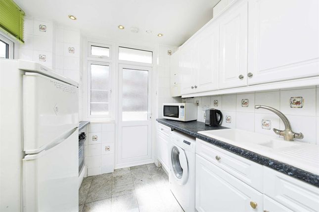Thumbnail Flat to rent in St Johns Wood, London