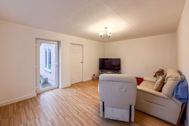 1 Wheatfield Close, Maidenhead, Berkshire photo 2