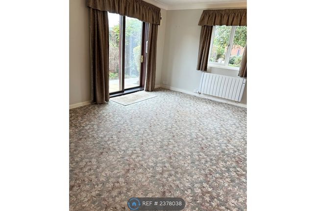 Large Lounge With Double Aspect