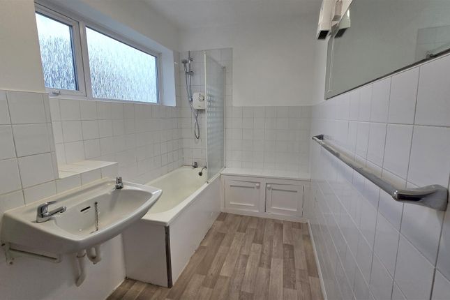 6 Raglan Court, Timberlaine Road, Pevensey photo 3
