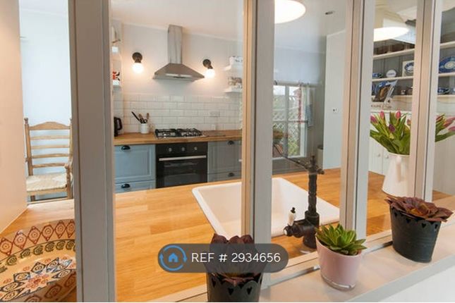 Coppetts Road, Muswell Hill, London photo 5